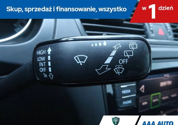 Skoda RAPID cena 30000 przebieg: 153735, rok produkcji 2017 z Lubawa małe 211